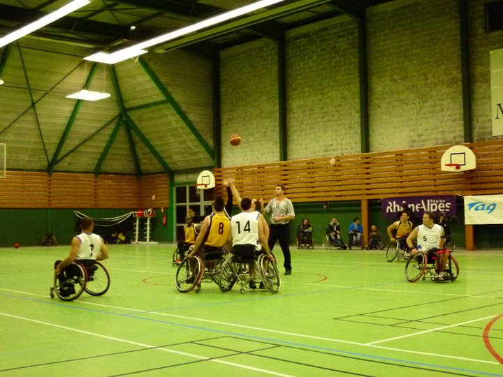 Basket-ball Carton plein pour le Meylan Grenoble Handibasket