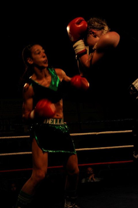 Boxe Myriam Dellal impressionne (23/03/2011)