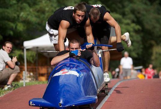 Des pistes d’athlétisme à celles de bobsleigh…