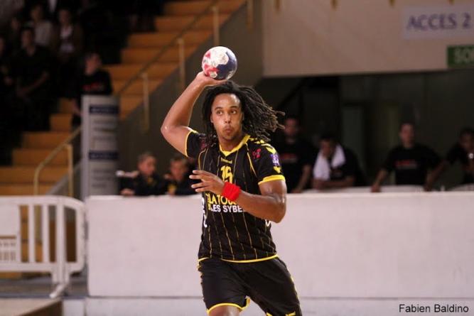 Masters Handball Grenoble : le trophée pour Chambéry