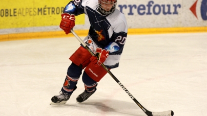 Brûleuses de Loups : le hockey féminin se (re)fait tout doucement sa place à Grenoble