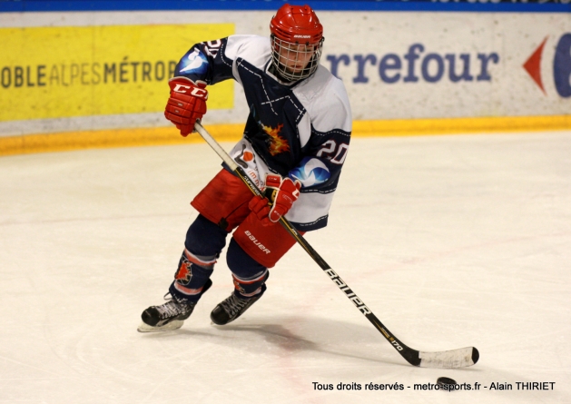 Brûleuses de Loups : le hockey féminin se (re)fait tout doucement sa place à Grenoble