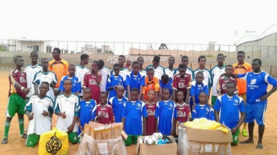 Récolte de matériel de foot pour un club à Dakar