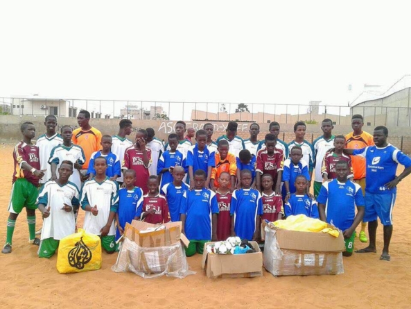 Récolte de matériel de foot pour un club à Dakar