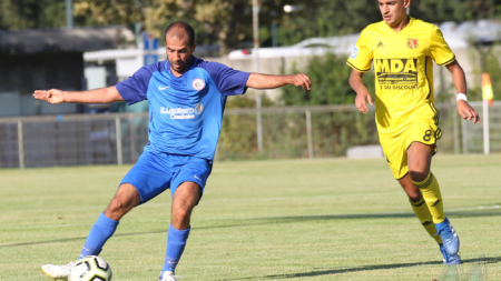 [En Bref] Le groupe du FC Echirolles contre Cluses Scionzier