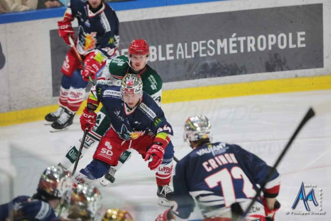 Les Brûleurs de Loups remportent le derby des Alpes aux tirs au but