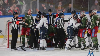 Les Brûleurs de Loups communiquent après le match contre Angers