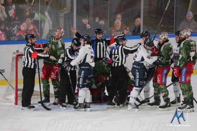 Les Brûleurs de Loups communiquent après le match contre Angers