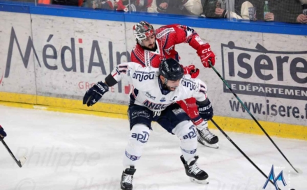 Rattrapés par leurs vieux démons, les Brûleurs de Loups laissent Angers revenir dans la série