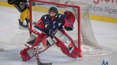 Les Brûleurs de Loups s’effondrent sur la glace de Briançon
