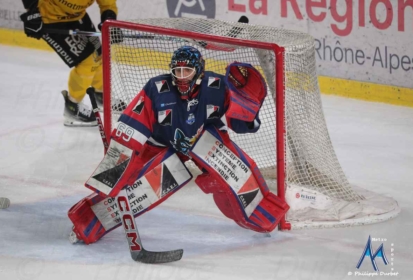 Les Brûleurs de Loups s’effondrent sur la glace de Briançon