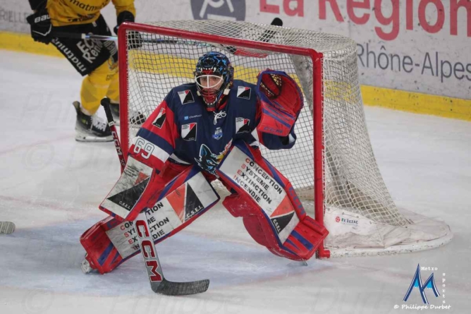 Les Brûleurs de Loups s’effondrent sur la glace de Briançon