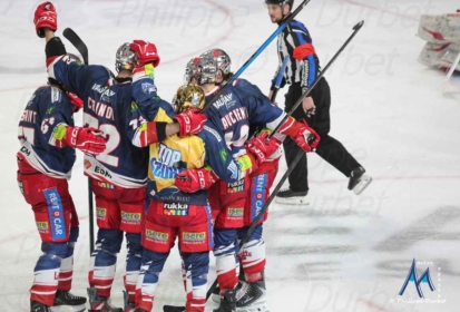 Dans un match à rebondissements, les Brûleurs de Loups se relancent face à Briançon