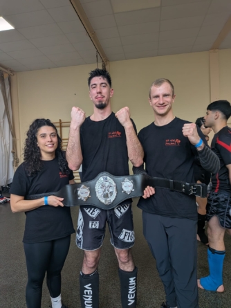 Valentin ARNAUD double champion de France de kick boxing élite amateur