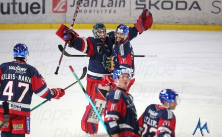 En patron, les Brûleurs de Loups étrillent Briançon et se rapprochent de la demi-finale