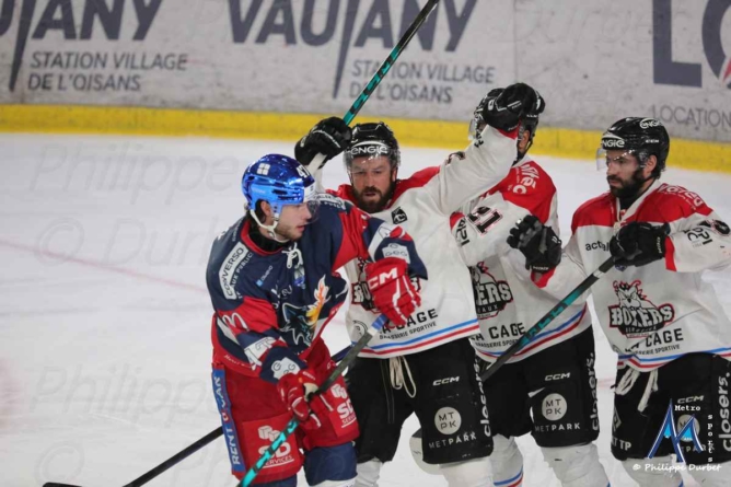 Les Brûleurs de Loups trébuchent d’entrée en finale de Ligue Magnus