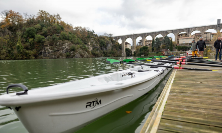 30 rameurs, un seul bateau : un défi XXL pour l&rsquo;aviron en Isère