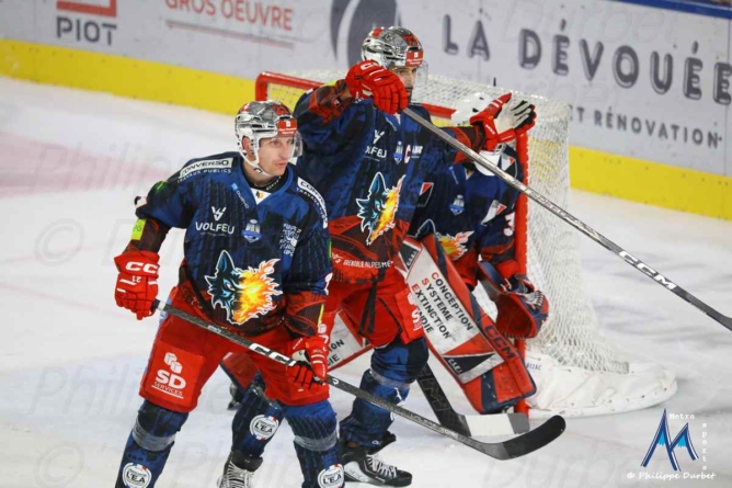 Un carton offensif à Lyon et les Brûleurs de Loups filent en huitièmes de la coupe de France